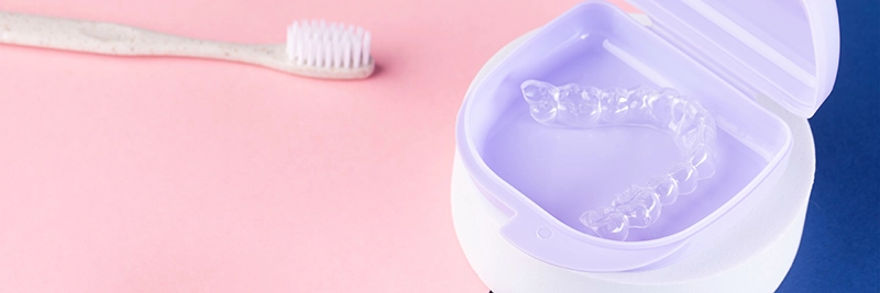 Kieferorthopädische Behandlung, unsichtbare Zahnspangen, neue kieferorthopädische Technologie